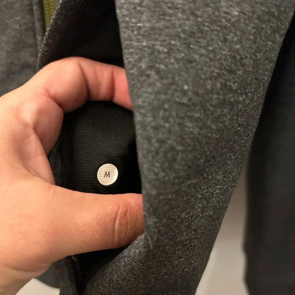 Lululemon sojourn jacket M - Picture 6 of 6